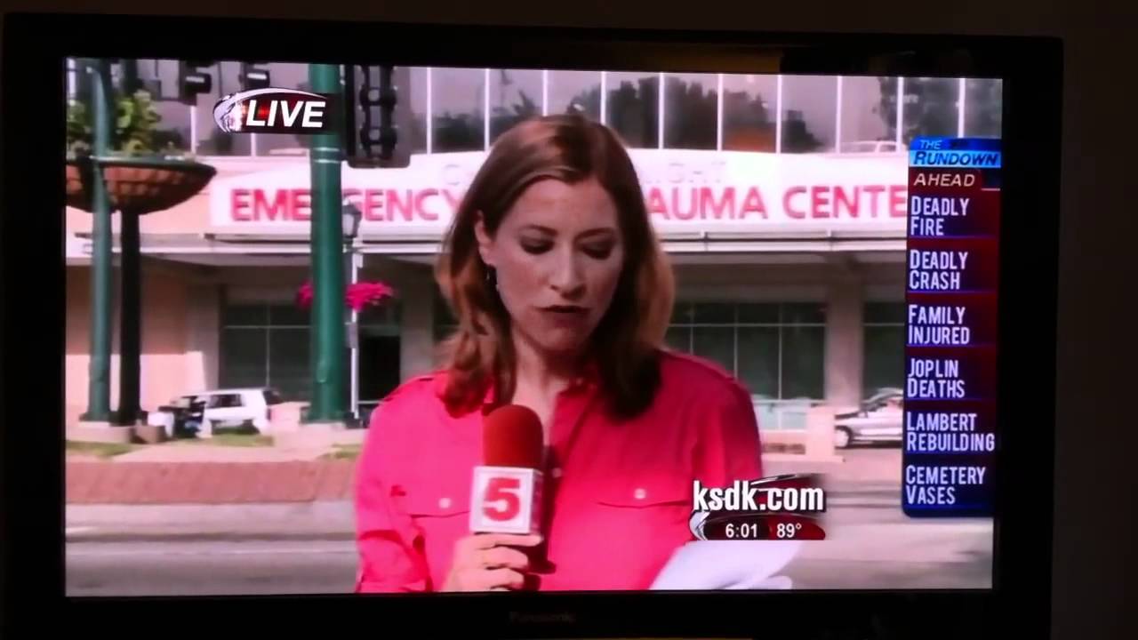 St. Louis News reporter reacting to crash behind her during - YouTube