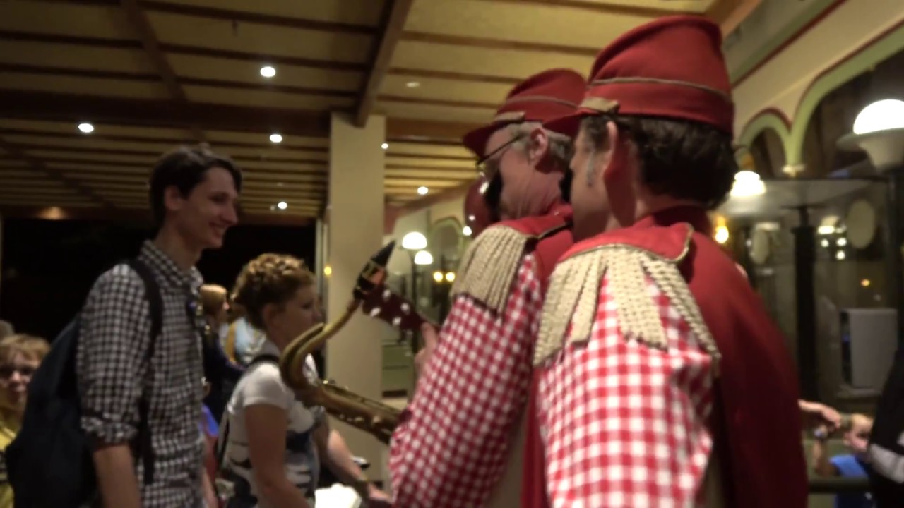 Harmonie van 4  uitzwaai - negen pleinen festijn 2017 @Efteling