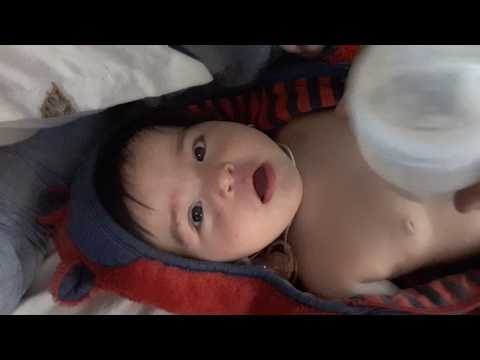 ف شیر خوردن نوزاد و زور گفتنش 