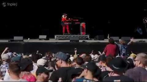 Tones and I - " Dance monkey " live ( splendour In the grass 2019)