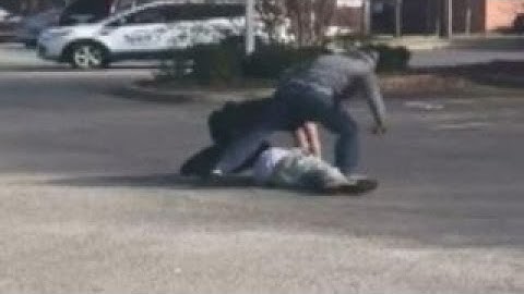 Homeless man helps officer take down suspect