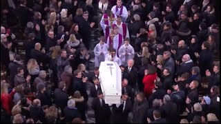 Quand le cercueil de Johnny quittait l’église au son de « Gabrielle » sous l’ovation des fans