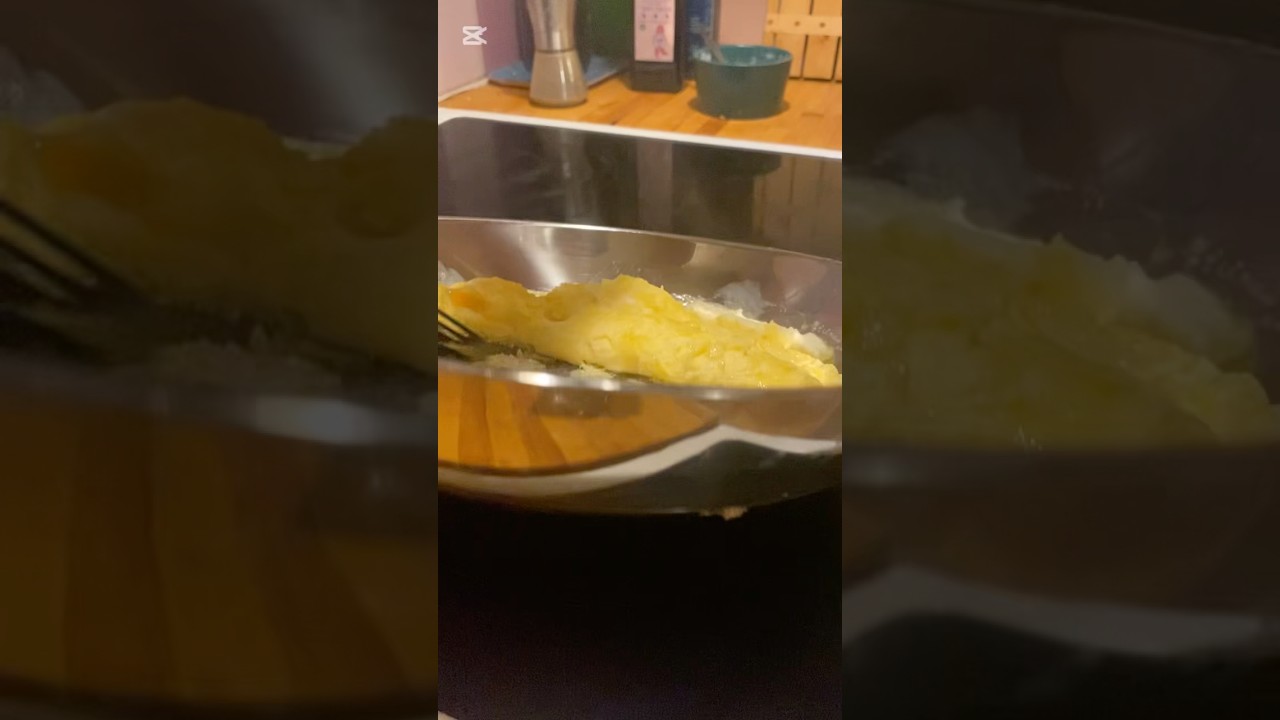 French Omelette with Brie Cheese😍🧀