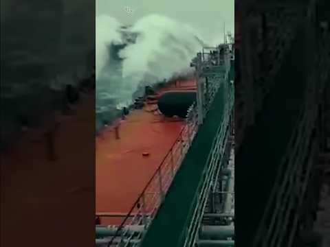 اخطر موجات ضربت السفن العملاقه