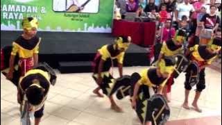 Tarian kuda kepang by SK Seksyen 20 at Giant 13