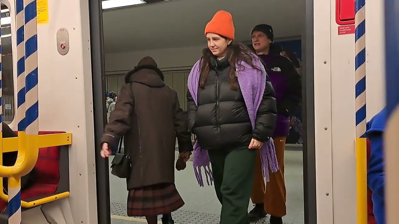 Świąteczne Metro Warszawskie 2022. Przejazd Słodowiec - Kabaty.