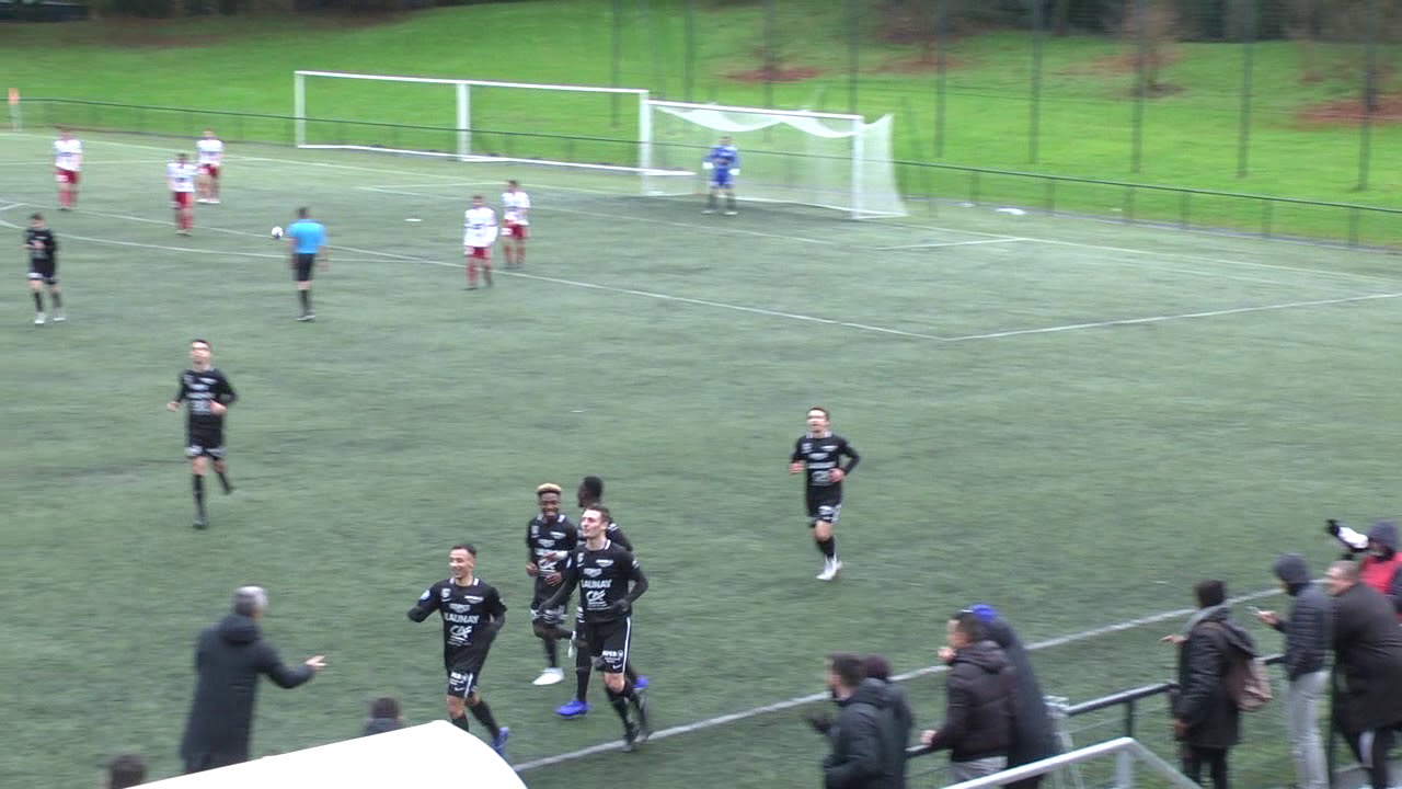 Joie collective après le but d'Ibrahim