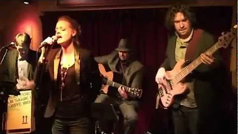 Concert-cut Christine Schwarz Music Live Club