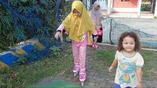 Una Bermain Sepatu Roda Hadiah Dari Mimih Karena Full Puasa Ramadhannya