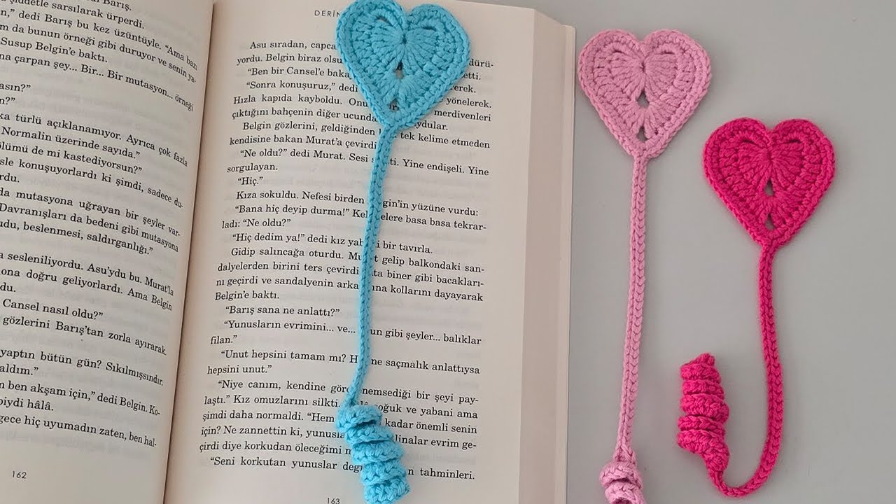 Простой урок по вязанию крючком закладки в виде сердца 💖 Идея подарка для начинающих!