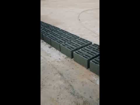 شاهد صناعة الطوب الأسمنتي بحتراف 