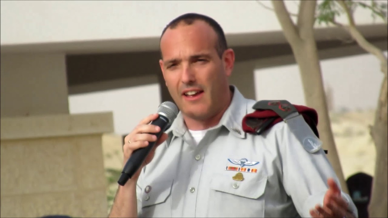 Поëт главный хазан Армии Обороны Израиля Шай Абрамсон.