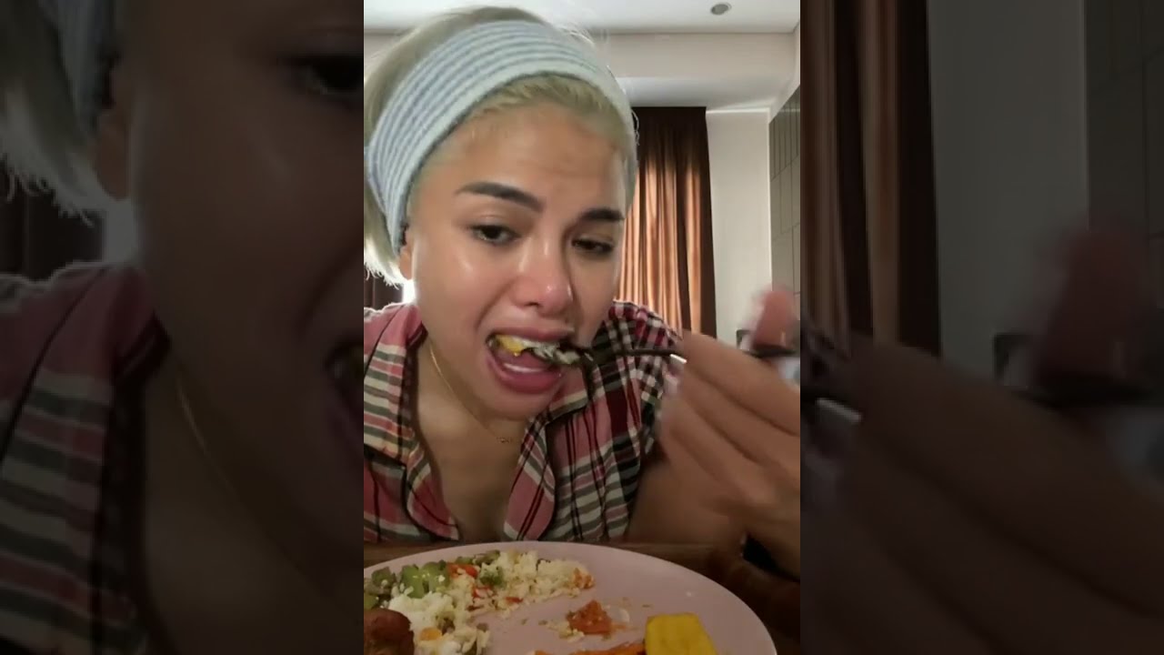 nikita mirzani makan sambil huru hara, netizen bahagia klo nyai emosi...menghibur