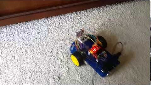 Arduino carrinho com sensor ultrasonico