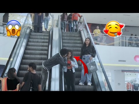 kissing prank on cute girls 😘 In Escalator #escalatorprankinindia prankstar vinod