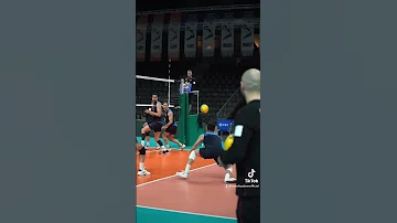 When in doubt, set your best hitter.💪 #volleyball #nimir #nimirabdelaziz #turkishvolleyball