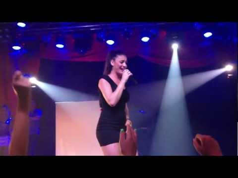 Ivi Adamou -