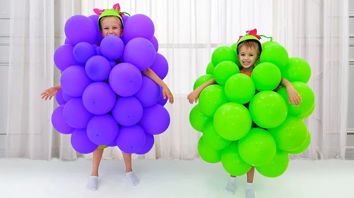 Vlad dan Nikita membuat mainan dari balon dan bersenang-senang bersama ibu