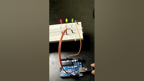 Traffic light  with Arduino uno - Beginner level