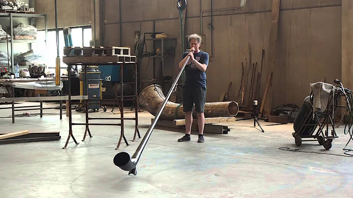Martin Mayes suona l'Alphorn per lo Studio C&C
