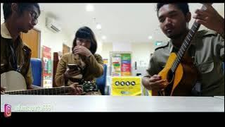 Download lagu sastra cinta dan senjata(cover)