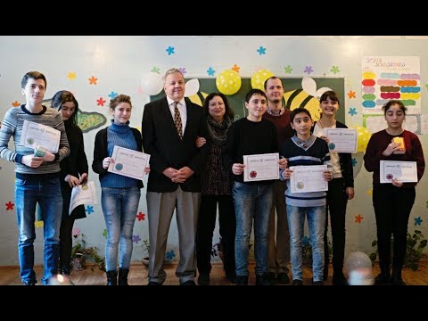 აშშ-ს ელჩი საქართველოში იან კელი, ბორჯომის  N6 საჯარო სკოლას ესტუმრა