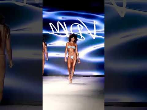 Модель с Кудряшками | Подпишись! #shorts #девушка #модель