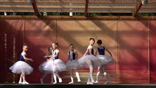 ''Polka'' dejo 4 grupas audzēknes. Jūlijas Braueres horeogrāfija.