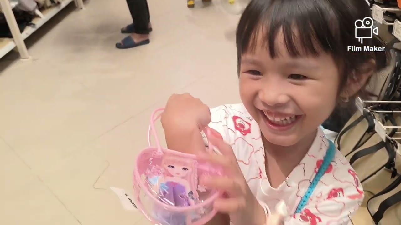 Kocak bocil main di Lotte Mall