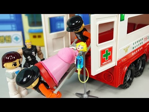 Princess is Pregnant and Has a Baby Toy Hospital FireTruck and Ambulance