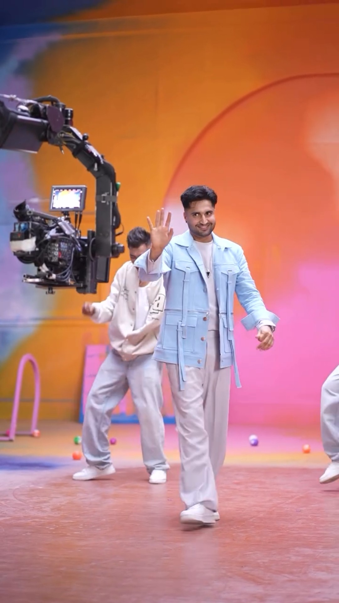 Kiwe lageya tuhanu Gallan Goriyan? #gallangoriyan  #jassiegill #elliavrram #danceanthem