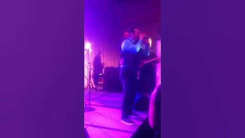 Chris Kirkpatrick singing Bon jovi