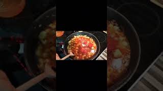 Gesunde Ernährung - Kartoffel-Tomaten-Currysuppe mit Aubergine