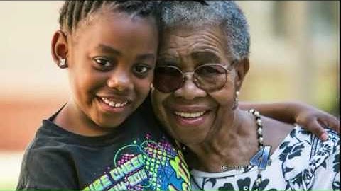 Pay It 4ward: Retired metro grandmother donates time to help young students