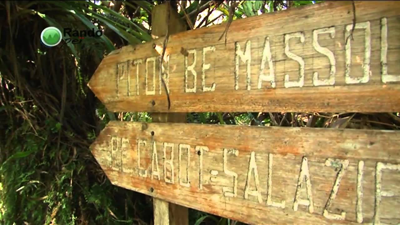 Rando Péi   Le piton Bé Massoune depuis la Plaine des Fougères