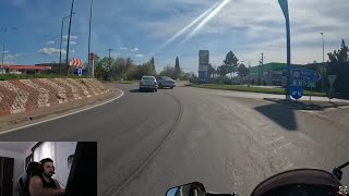 MOTOCICLISTI VS IDIOTI IN TRAFIC - NOUA REGULA IN SENSUL GIRATORIU