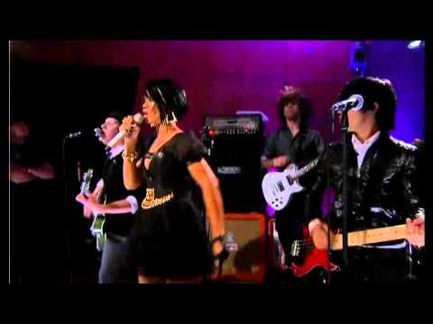 Rihanna feat. Fall Out Boy   Shut Up And Drive live at VMA 2007