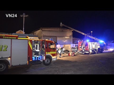 16.02.2020---vn24---pkw-und-kfz-teile-brannten-in-einer-halle