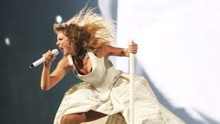 Taylor Swift incredible performance of 'Who's afraid of little old me?' - 05/09/2024