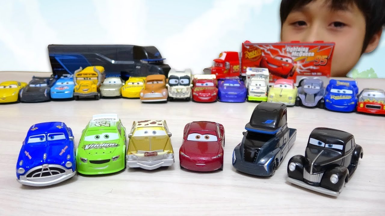 カーズ、ミニカー、マックイン、トラクター、テックス、ドックハドソン ドック・ハドソンのパトカーとマックの消防車！タカラトミー