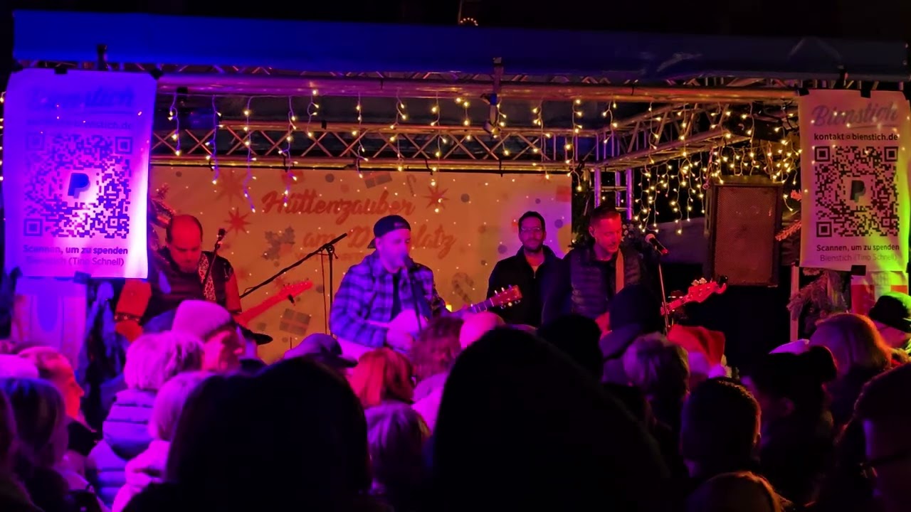 Benefizkonzert mit Bienstich auf dem Domplatz-Weihnachtsmarkt in Halle (Saale)