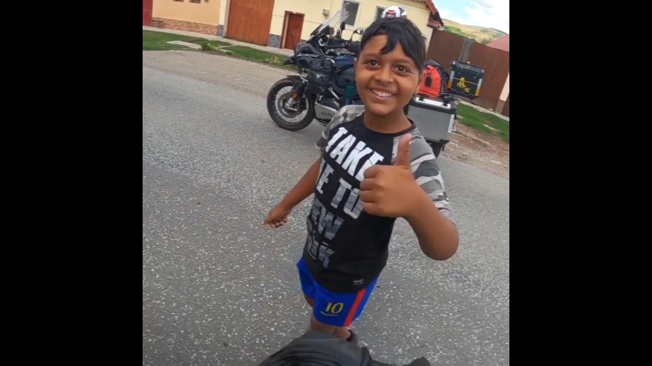 Młody fan motocykli w Rumunii / young motorcycle fan in Romania 