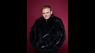 Brit queer comic ANDREW WHITE talks about his new show YOUNG, GAY AND A THIRD THING with Queerguru Brit queer comic ANDREW WHITE talks about his new show YOUNG, GAY AND A THIRD THING with Queerguru