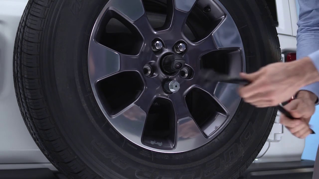 Jacking and Tire Changing - How to change a tire on 2018 Jeep Wrangler