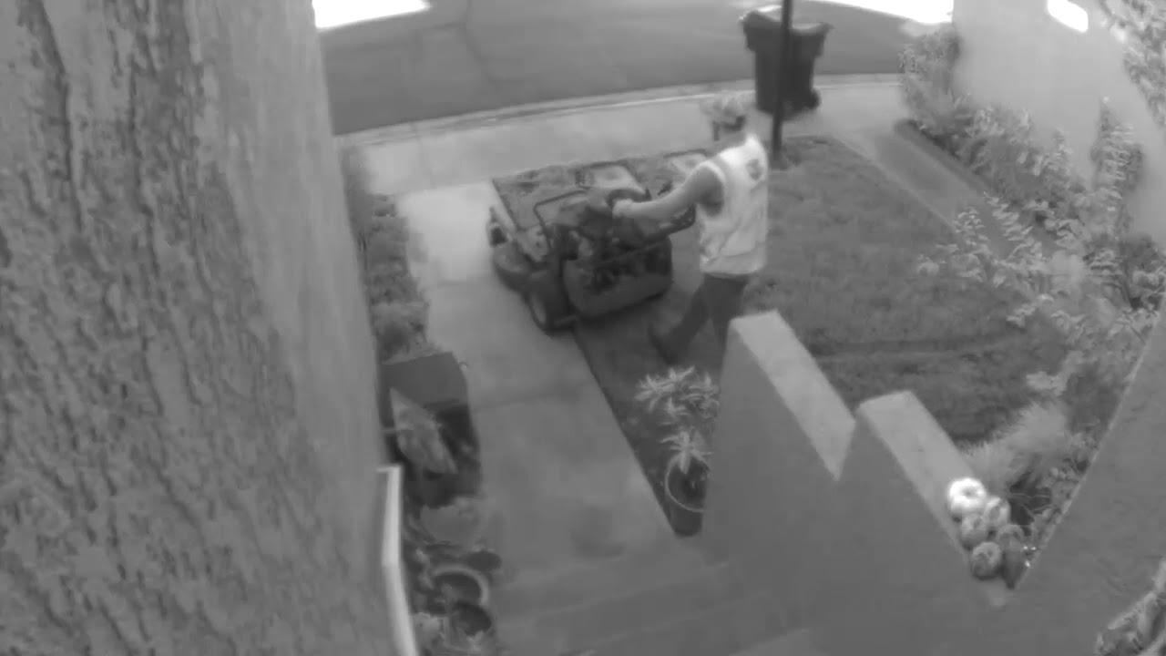 Lanscaper mowing lawn. - YouTube