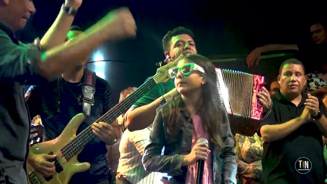 Como Aquel Pajarito - Alex Manga y Viky Rojas