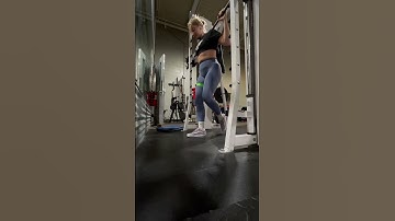 Smith Machine Curtsey Lunge