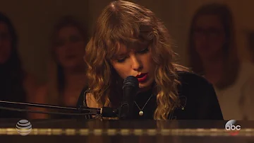Taylor Swift - “New Year’s Day” Fan Performance