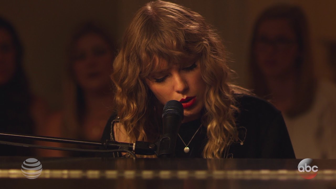 Taylor Swift New Years Day Fan Performance