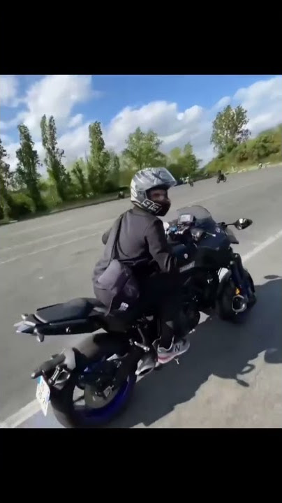 Yamaha Niken Stunts